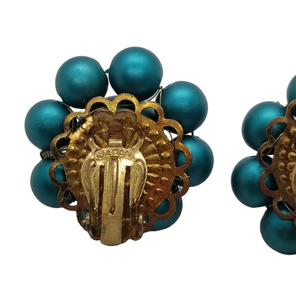 VINTAGE MADE IN JAPAN SATIN TEAL BLUE BEADED CLUSTER CLIP ON EARRINGS - Picture 5 of 5
